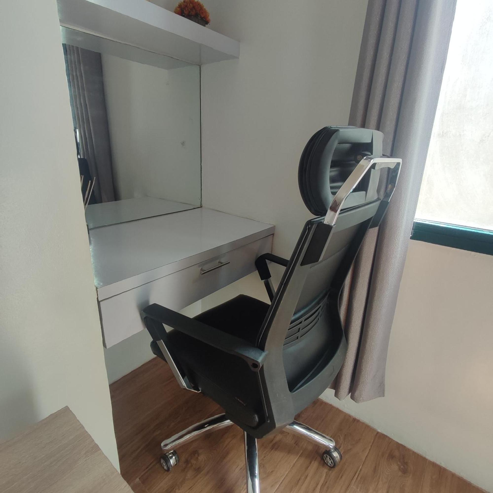 Luxury Spacious 2Br In Salcedo Village Манила Екстериор снимка