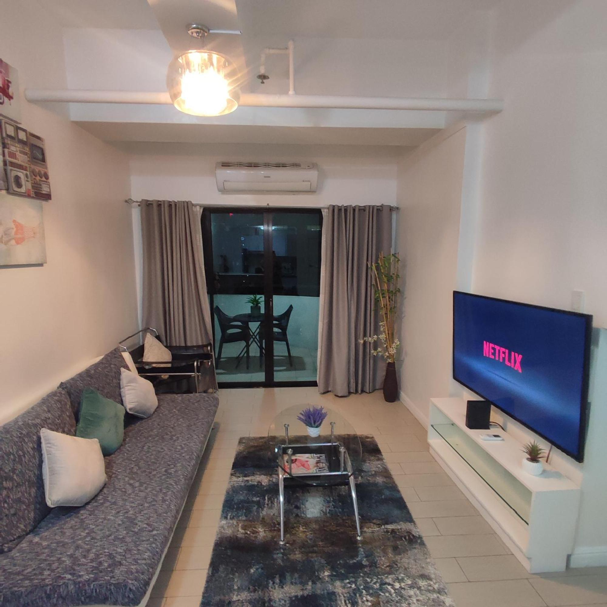Luxury Spacious 2Br In Salcedo Village Манила Екстериор снимка