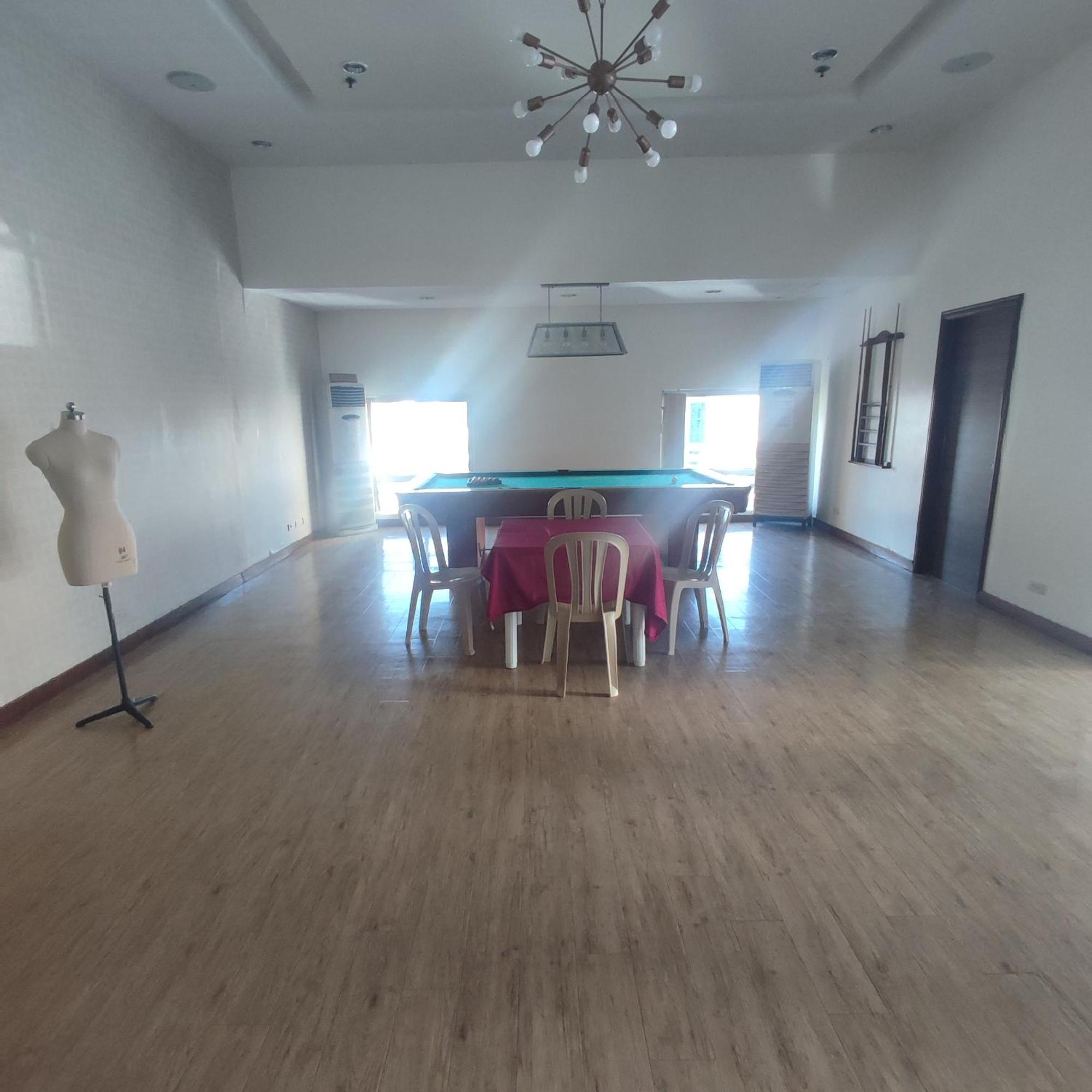 Luxury Spacious 2Br In Salcedo Village Манила Екстериор снимка