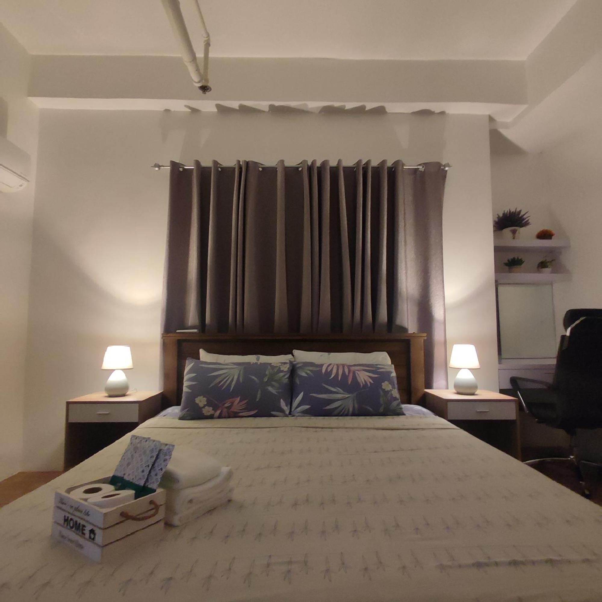 Luxury Spacious 2Br In Salcedo Village Манила Екстериор снимка
