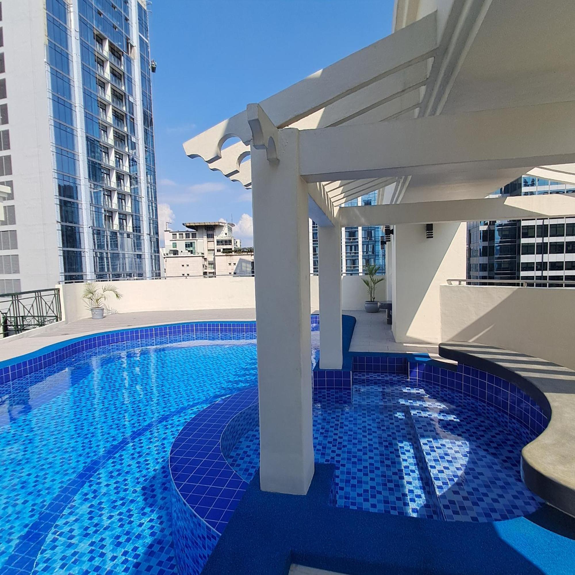 Luxury Spacious 2Br In Salcedo Village Манила Екстериор снимка