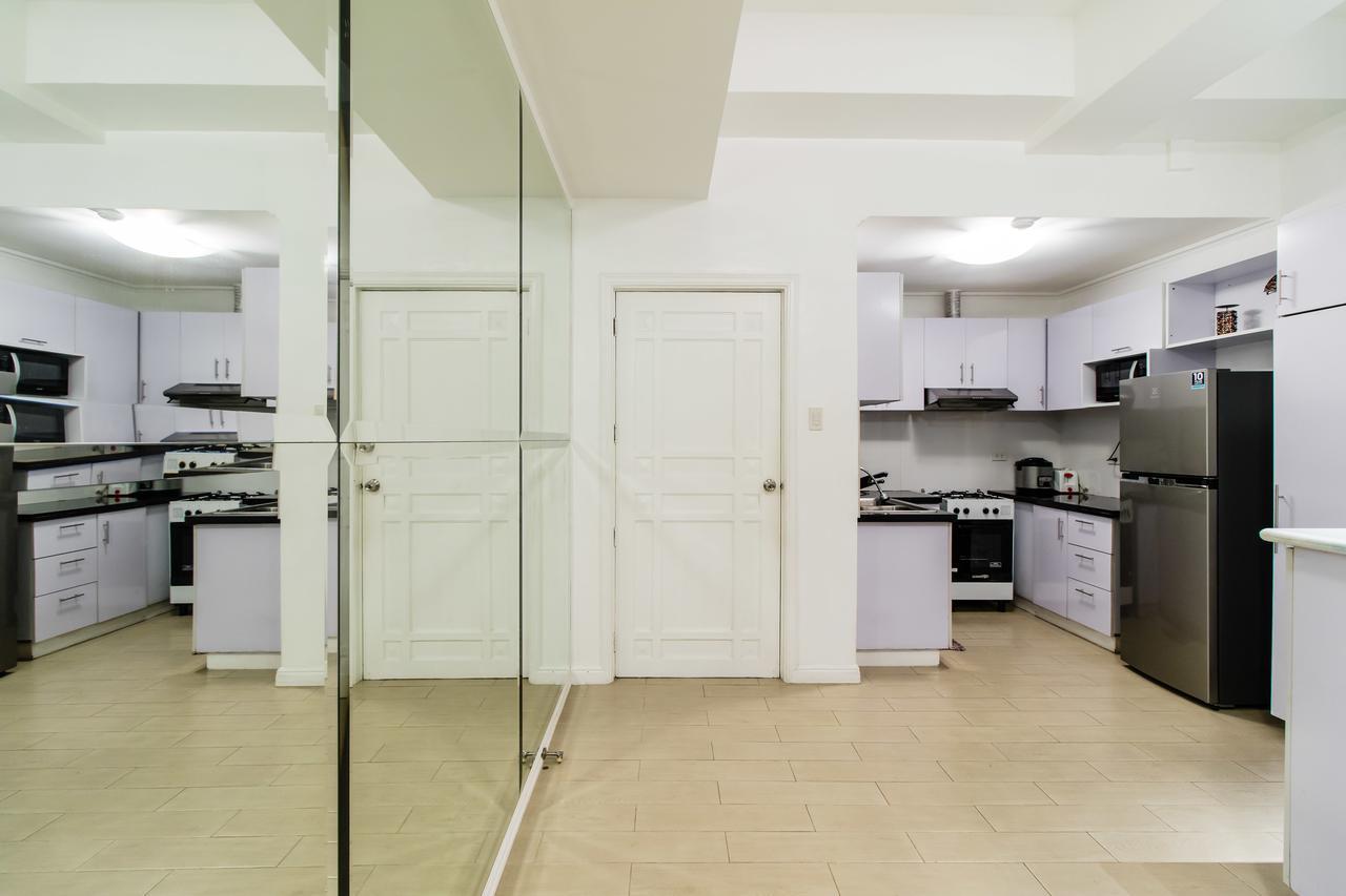 Luxury Spacious 2Br In Salcedo Village Манила Екстериор снимка